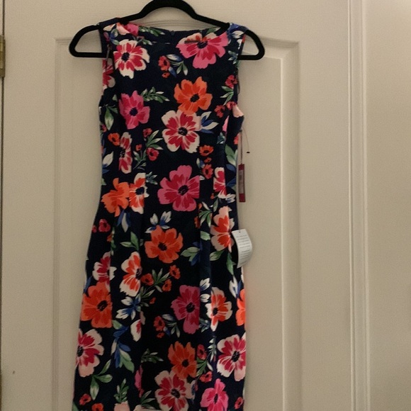 Vince Camuto Size 2 Floral Dress - NWT - Picture 4 of 4